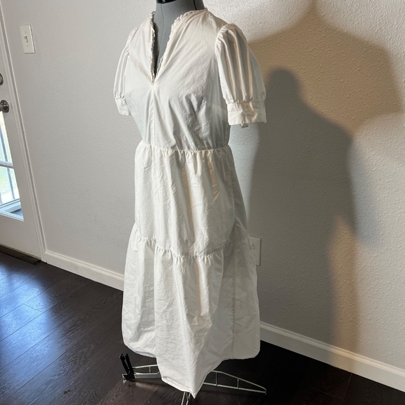 White Tiered Factory Dress With Popped Sleeves And Lace Collar Small - Picture - Picture 2 of 5